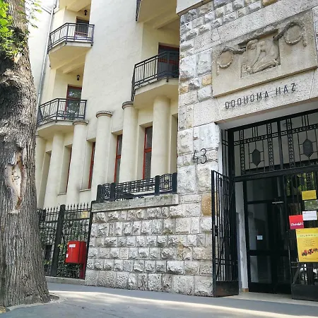 Unique Near Heroes' Square